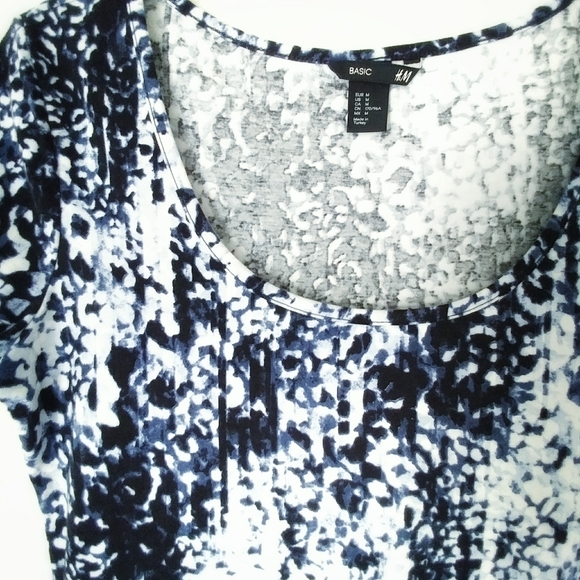 H&M Basic Abstract Bodycon Dress - Picture 3 of 5